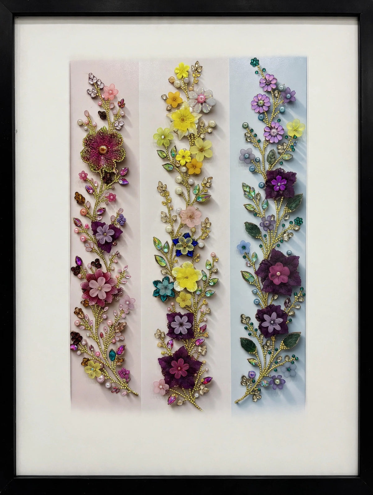 Tríptico Vertical Enmarcado — Flores con cristales y perlas hecho a mano 13x19